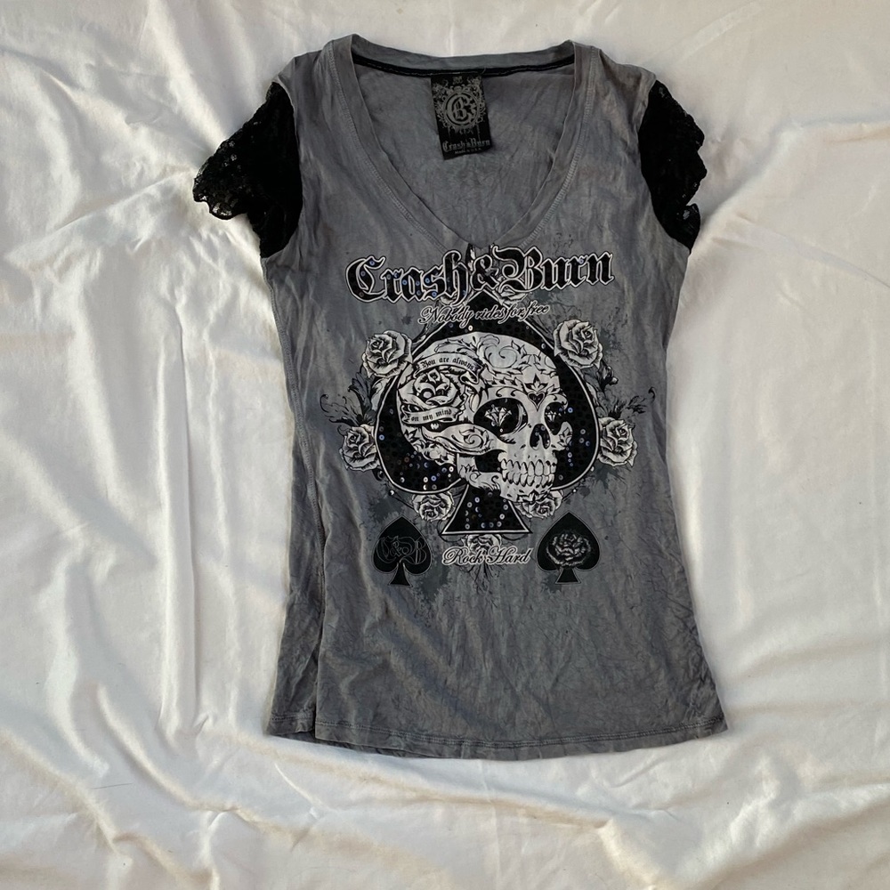 Fitted t-shirt with skull and embellishment